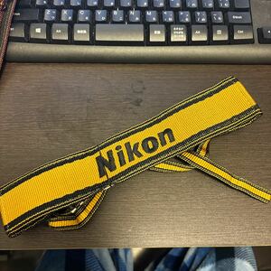 【新品未使用・送料無料】Nikon ニコン カメラ ストラップ 黄色(イエロー)×黒色(ブラック)　幅広タイプ