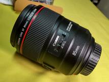 CANON キヤノン EF８５mm f/1.４ L IS USM　単焦点レンズ 外箱他付属品揃い品　日本製造品　 中古美品_画像4