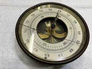 古い時代の気圧計、珍品、気圧計、古い時代の物です、戦前有るかな、正確か解らず、貴重品、ガラスにひび有り、昭和レトロ、レトロ雑貨、
