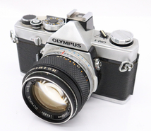 【ト滝】OLYMPUS OM-1 3台 オリンパス 一眼レフ カメラ ボディ レンズ G.ZUIKO Auto 1:2 f85mm 1:3.5 28mm 1:1.4 50mm AS000DEM29_画像2