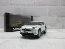 ミニカー　トヨタ　ヤリスクロス　YARiS CROSS　ホワイトパールクリスタルシャイン　プルバックカー　非売品　カラーサンプル_画像2