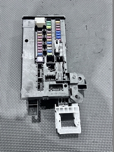 ダイハツ純正 ウェイク LA700S ヒューズボックス 82600-B2890 116RA1-000372