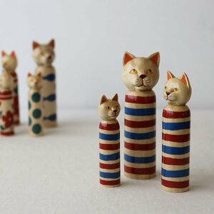 １０００円からスタート　猫一家 ３匹セット anvaiオリジナル　創作こけし 縞々 ねこけし 猫 インテリア 縁起物 置物 縞模様 X52A