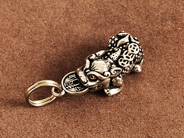 Brass Keychain (Pixiu) Hikyuu Treasure Mythical Beast Feng Shui Amulet Money Han Winged Beast Brass Keyring Brass Amulet Lucky Charm Han Gold, miscellaneous goods, key ring, Handmade