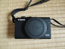 EOS M100 ダブルズームキット　ブラック　広角レンズ　パンケーキレンズ レンズ5本の豪華セット_画像3