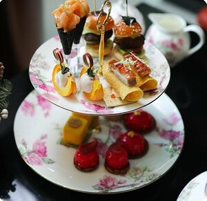 Aynsley エインズレイ　イギリス　洋食器　２段　デザートプレート　スイーツ　お皿　バラ　薔薇　花柄　お祝い　プレゼント　