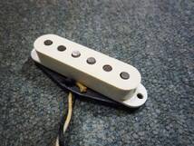 【スタンプシール期】 1980年代製 Seymour Duncan SSL-1 RwRp VINTAGE STAGGERED STRAT Midlle White　セイモアダンカン 逆磁逆巻 センター_画像3