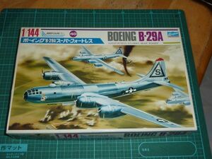セクシー女性のノーズアート☆1/144 ボーイングB‐29A スーパーフォートレス クラウン　BOEING B-29A