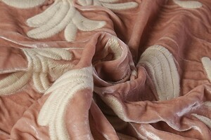 ♪インポート特集◆albert guegainフランス製シルククラッシュベルベット方耳スカラウール刺繍 ピンクｘオフ白 巾：120cm♪4m[8802]