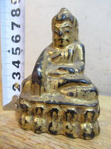 漆金仏　中国古仏　小ぶりなサイズの黒漆金彩の古仏像　（仏像　仏教美術　