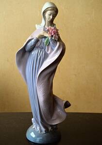 美品 リヤドロ（Lladro リアドロ 陶器人形 置物） お祈り 花を持つマリア