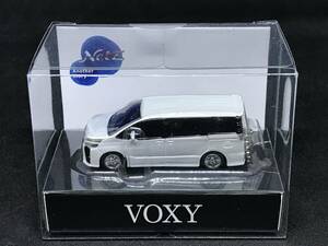 ★新品 非売品 トヨタ ヴォクシー VOXY LEDストラップ ミニカー キーホルダー ホワイトパールクリスタルシャイン〈070〉