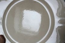 フランス アンティーク サルグミンヌ 古い陶器の大きな丸皿 花形リム エクリュカラー 美品_画像5