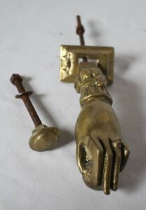 ベルギー アンティーク 古い真鍮製のドアノッカー 手の形 美品