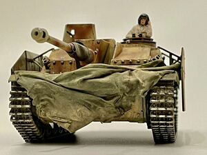 タミヤ1/48 ドイツ陸軍　3号突撃砲G型　初期型　ディスプレイ台付き完成品　戦車完成品　プラモデル　3号戦車　三号