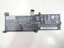 新入荷　Lenovo 330-14IKB 330-15IKB など　ノートPC用　純正バッテリー L16C2PB2　7.6V　30Wh　中古動作品　_画像1