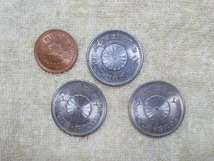 美品 昭和51年 天皇陛下御在位50年記念硬貨 100円玉 3枚セット 百円玉 定形外で140円_画像1
