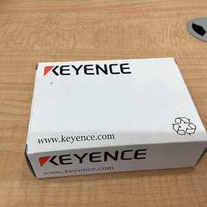 9884■　未使用保管品 KEYENCE キーエンス LR-TB5000C アンプ内蔵 レーザセンサー