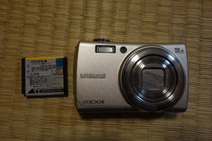 FUJIFILM FINEPIX F200EXR 中古