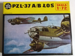 ZTS 1/72 PZL-37 A/B LOS(大鹿、ロス)ポーランド空軍双発爆撃機/未組立品