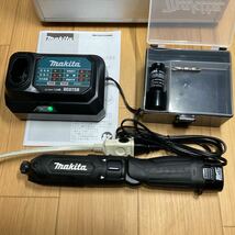 ③マキタ 充電式 ペンインパクト ドライバ　TD022 DSHX B 7.2V/1.5Ah ×2個　中古良品！【送料無料♪】_画像4