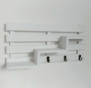 小物ラック 壁掛け用飾り棚 階段型 アンティーク風 木製 フック付き (ホワイト)