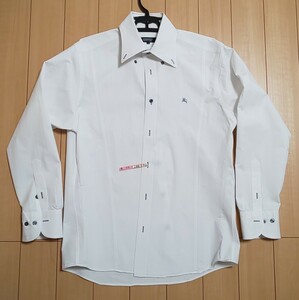 バーバリー・ブラックレーベル ワイシャツ ホワイト サイズ3(Lくらい) クリーニング済み 使用感有り 真っ白ですが凹凸のあるような布地