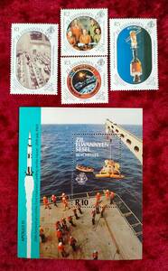 未使用切手4枚完と小型シート 宇宙関連 セーシェル共和国 アポロ11号と月面着陸です。