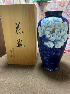 深川製磁　瑠璃牡丹　金彩　花瓶　