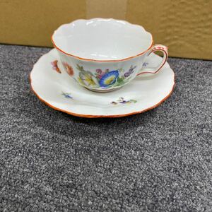 12431 オールドMEISSEN マイセン　レッド　赤　幻　激レア　ボタン剣五つ花フラワーブーケ昆虫カップ&ソーサー1級品　