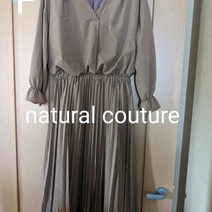 お値下げしました☆上品です☆【natural couture】ロングワンピース　プリーツ　フリーサイズ　ベージュ