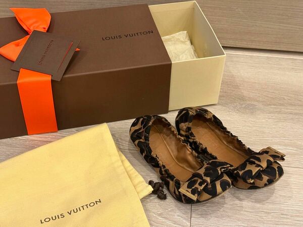 LOUIS VUITTON フラットシューズ