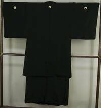 そ43　正絹　男性用　黒紋付　着物・羽織のセット　5つ紋入りです。身丈144ｃｍ_画像4