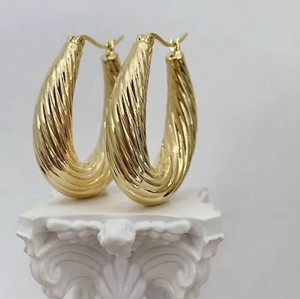 K18yg желтое золото 18 тыс. Серьги с серьгами кольца с серьгами кольца с серьгами