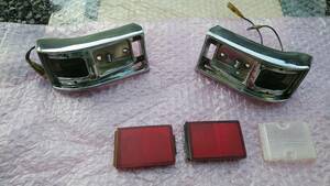 2 送料無料 希少 ホンダ HONDA ライフ LIFE 360 SA360 旧車 バック ランプ レンズ 枠 反射板 左右セット ネジ欠品　レンズL欠品 中古品