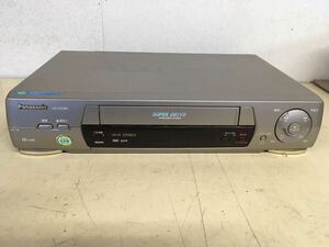 N 家電16】Panasonic パナソニック NV-H230G 1999年製 VHS ビデオデッキ 映像機器 ビデオテープ 再生機器 通電確認済み リモコン無し 現状