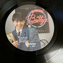 【帯付】小泉今日子 ベティー BETTY KYOKOⅤ 哀愁ボーイ 天然色のロケット KYOKO KOIZUMI/LP レコード/SJX-30236/ライナー有/昭和アイドル_画像10