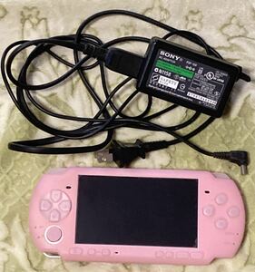 【美品】PSP 3000 本体 ブロッサム・ピンク 充電器 シリコンカバー付 SONY プレイステーション ポータブル ハードケース