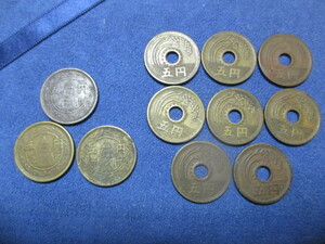 ５円黄銅貨　穴ナシ;３枚　楷書体;８枚　計、１１枚　流通貨