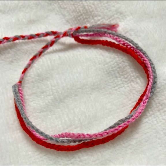 ミサンガ ブレスレット 刺繍糸 アクセサリー ハンドメイド 赤 ピンク 灰色 レッド グレー