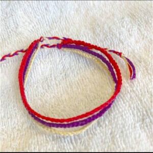 ミサンガ ブレスレット 刺繍糸 アクセサリー ハンドメイド 赤 ベージュ 紫 レッド パープル