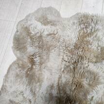 A ムートンラグ 羊毛 ウールカーペット シープスキン 絨毯 敷物 玄関マット インテリア リビング 160×105cm_画像3