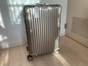 リモワ スーツケース RIMOWA TOPAS トパーズ チタニウム キャリーバッグ 縦型 64L シャンパンゴールド 924.63.03.4 未使用