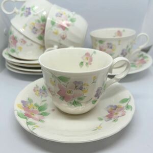 美品 sango BELLE FAMILLE 陶器 サンゴ カップ＆ソーサー 5客 プラスお皿1枚 花柄 陶器 洋食器　綺麗な花柄 ベルファミール かわいい花柄