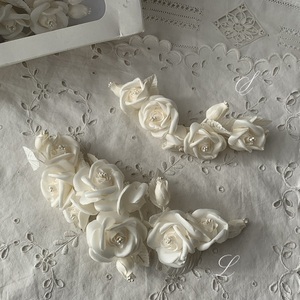  rose corsage S/L 4 piece set together u Eddie ng presentation photographing display eggshell white 