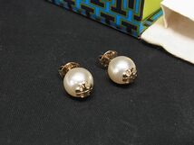 1円 ■美品■ TORY BURCH トリーバーチ ロゴ パール ピアス アクセサリー レディース ゴールド系×ホワイト系 AT6200_画像1