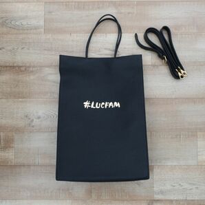 未使用 人気 LUCFAM レザートートバッグ 黒 ショルダーストラップ付き ブランド バッグ