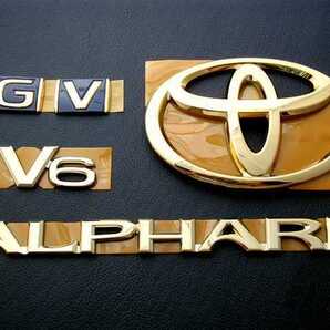 7トレジャー 【 トヨタ 10系・15系 前期 / 後期 アルファード TOYOTA ALPHARD 】 プレミアム ゴールド エンブレム リア 4点セット