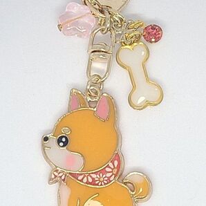 No18・風呂敷を背負った柴犬のキーホルダー・ハンドメイド・レジン・チャーム・犬