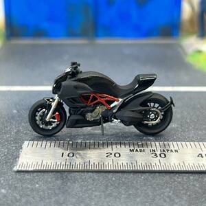 【ZZ-645】1/64 スケール ドゥカティ ディアベル バイク フィギュア ミニチュア ジオラマ ミニカー トミカ